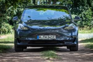 Tesla Model 3 2018 года  (WW)